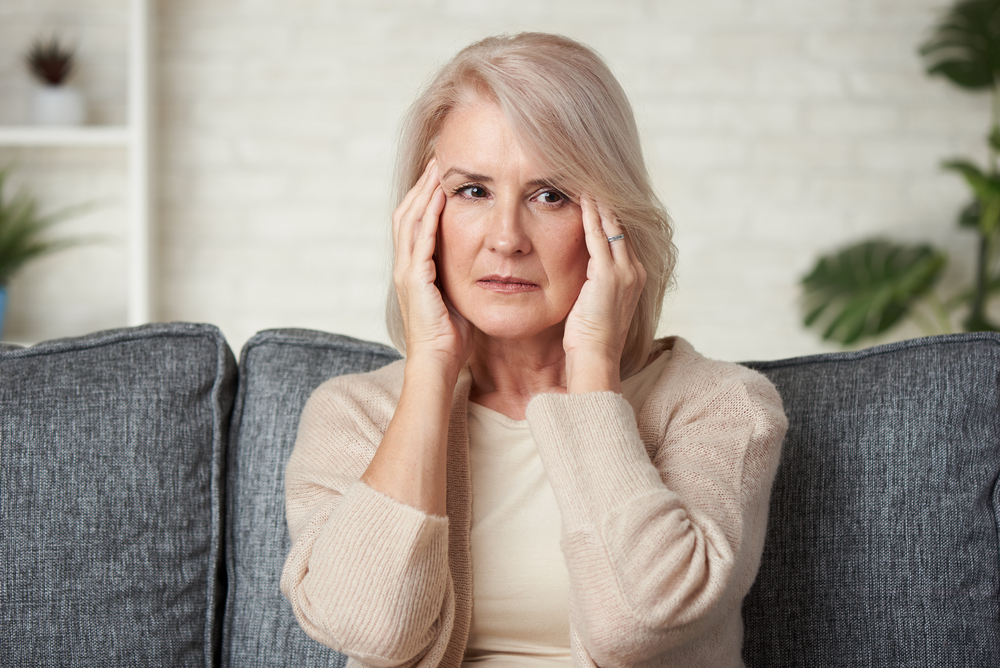 Болит голова при простуде и гриппе: почему головная боль появляется при ОРВИ и что с ней делать